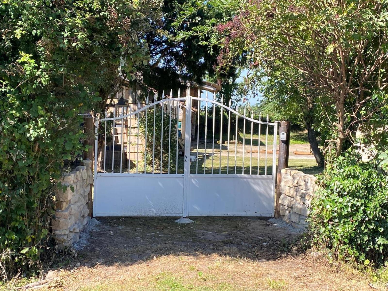 Les Anges Bleus Chavannes-Sur-Reyssouze Exterior foto